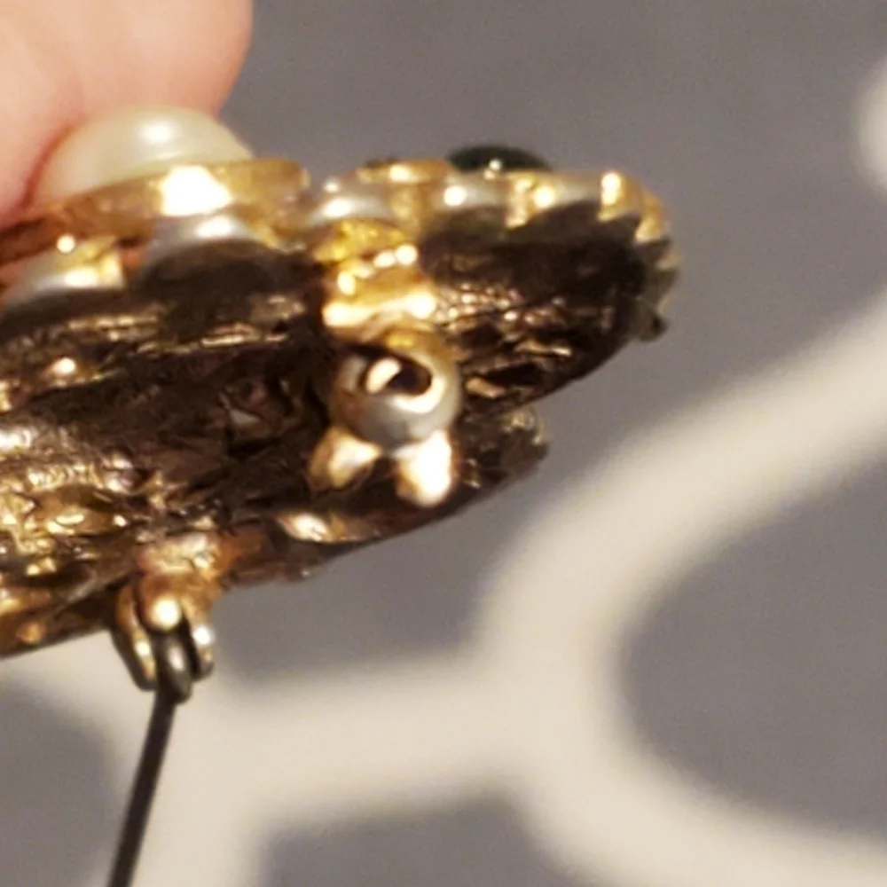 1980s Vintage Gold Plated Faux Pearl Gemstone Brooch